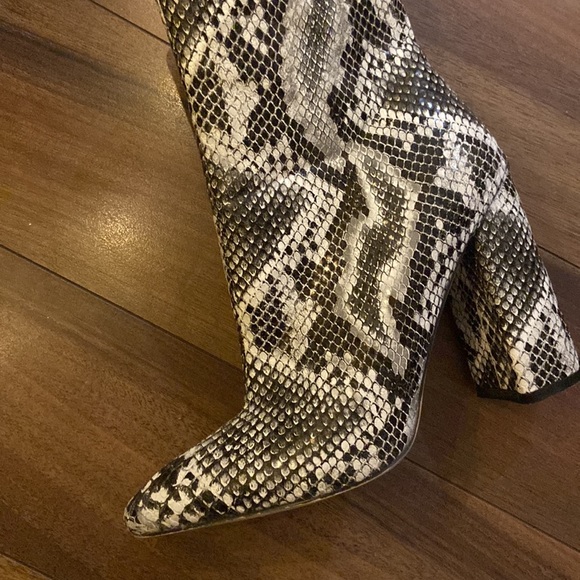 PrettyLittleThing Boots - Picture 3 of 3